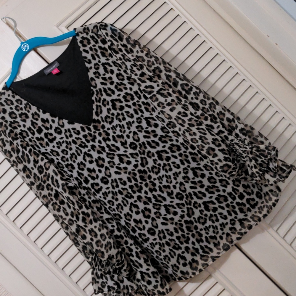 Vince Camuto leopard print lined blouse Sz medium 3/4 flutter elastic sleeve